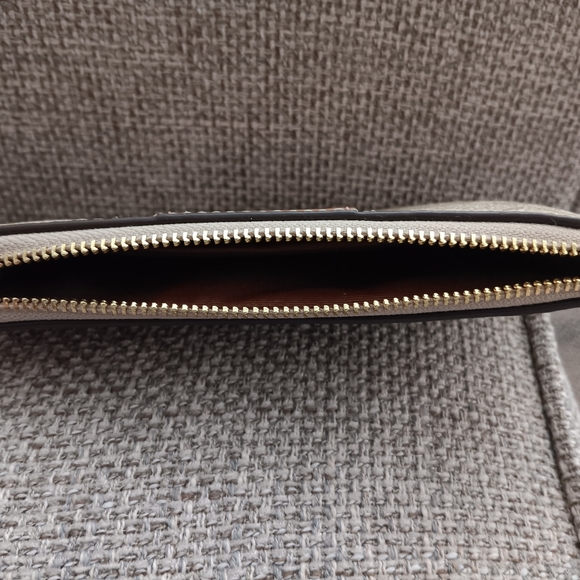 Coach Corner Zip Wrislet signature canvas - Picture 2 of 4